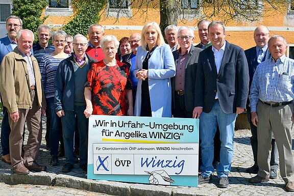 Gesprächsrunde_Angelika_Winzig.jpg  